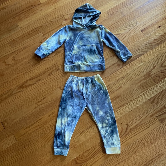 Bundle of 5 Items! Boys Size 3T - Picture 4 of 11